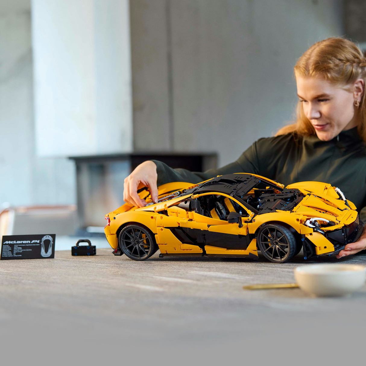 LEGO Technic McLaren P1 42172