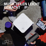 Mehrere Bluetooth-Lautsprecher und Smartphone beim gemeinsamen Musikstreaming und Teilen von Musik